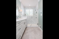 Bright-and-White-Master-Bathroom-05