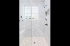 Bright-and-White-Master-Bathroom-09