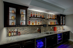 grand-spacious-basement-bar-002