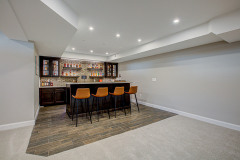 grand-spacious-basement-bar-006