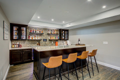 grand-spacious-basement-bar-007