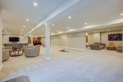 grand-spacious-basement-bar-029