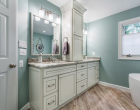 Large-Master-Bathroom-with-a-Fresh-Look-05