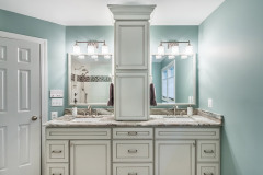 Large-Master-Bathroom-with-a-Fresh-Look-06
