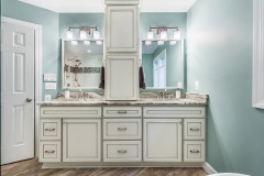 Large-Master-Bathroom-with-a-Fresh-Look-07