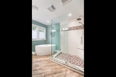 Large-Master-Bathroom-with-a-Fresh-Look-08