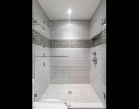 Light-Up-Your-Day-with-this-Master-Bathroom-05