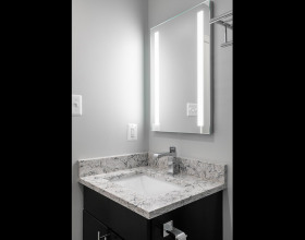 Light-Up-Your-Day-with-this-Master-Bathroom-08