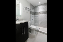 Light-Up-Your-Day-with-this-Master-Bathroom-04