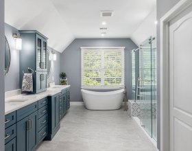 tranquil-owners-bathroom-in-ashburn-1