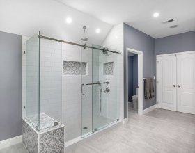 tranquil-owners-bathroom-in-ashburn-3