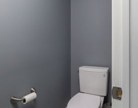 tranquil-owners-bathroom-in-ashburn-9
